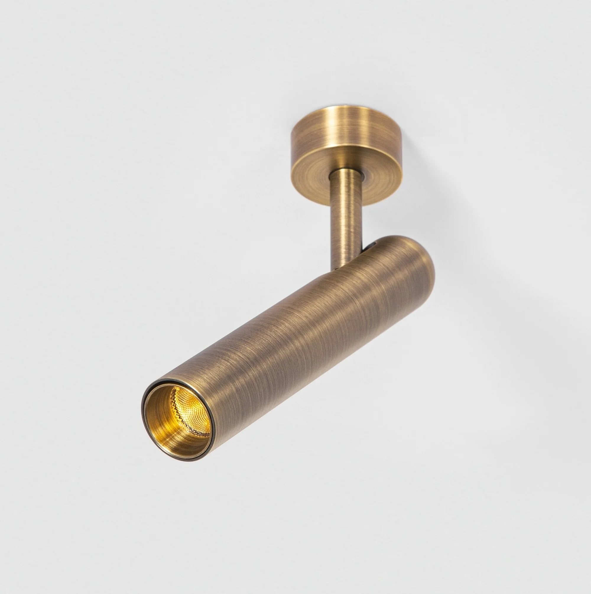 essenza-spot-bronze_0d695b64-794f-44ae-b126-184ab673dcf4.jpg